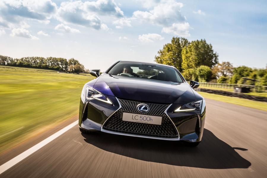  Lexus LC500h 2017 года  (UK) (фото 5 из 41)